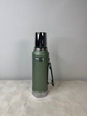 Stanley Aladdin Vintage Green Metal Vacuum Thermos 1 Quart Handle and Lid A944DH